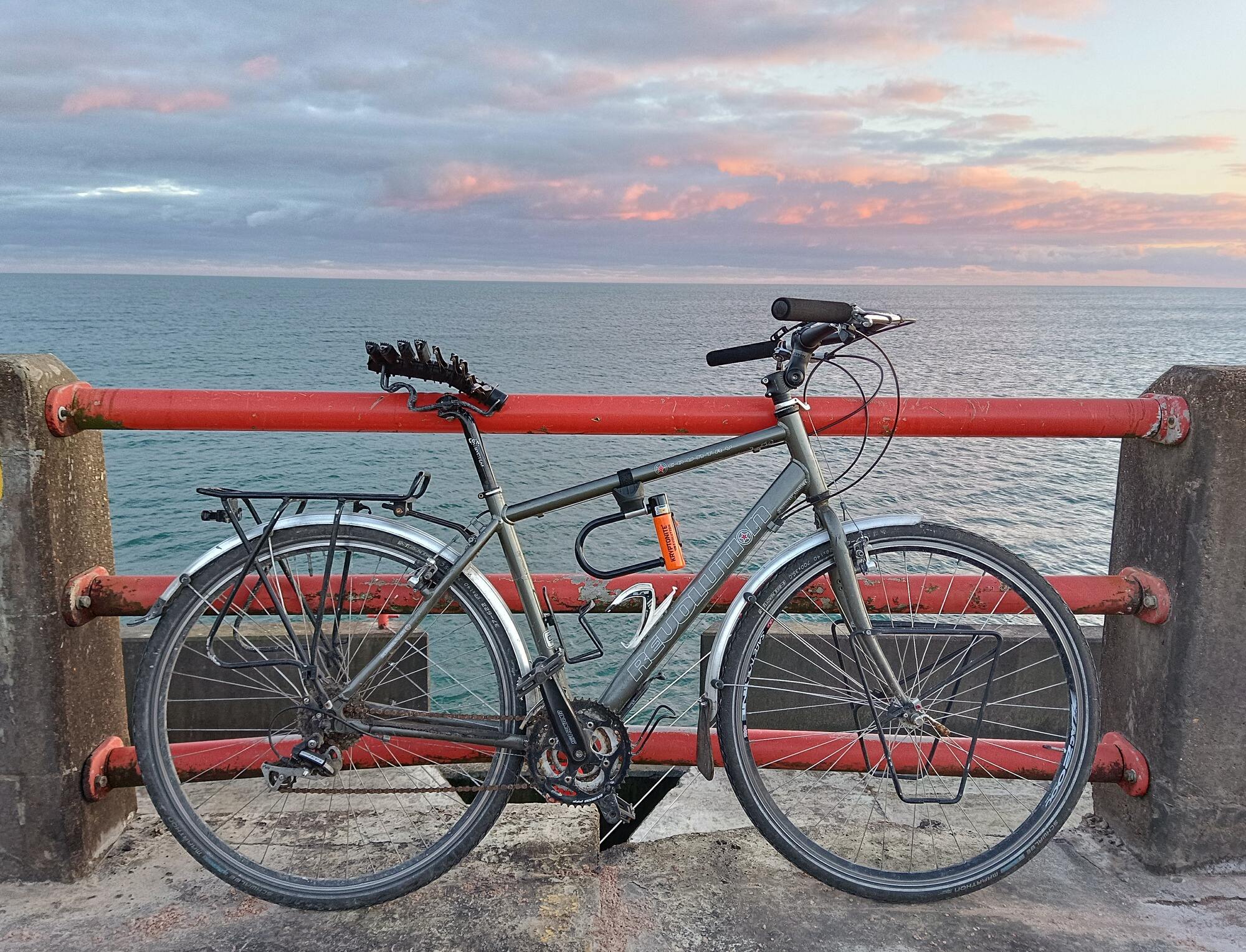 Manta saddle on a touring bike Image of a touring bike with manta saddle